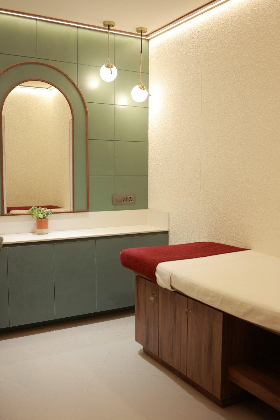 Page 3 Luxury Salon Madurai interior — styling stations at the KK Nagar studio